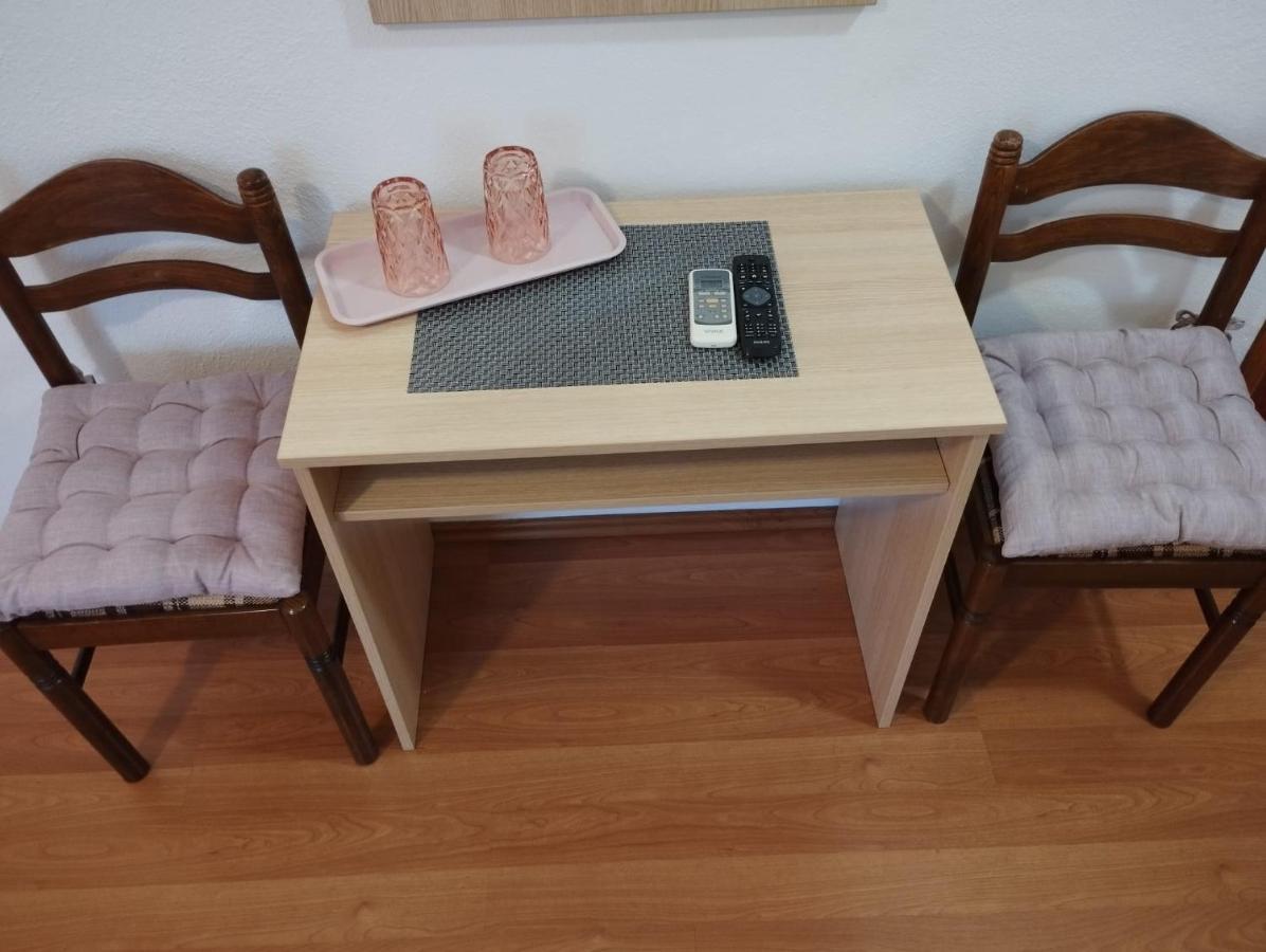 Soba Ivanka Niksic Karlobag Bagian luar foto